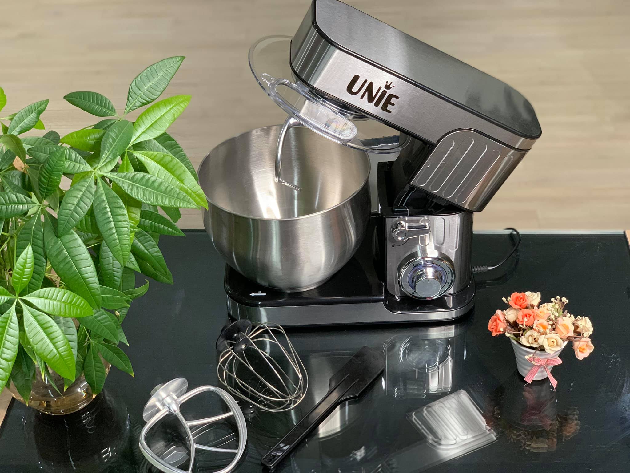 Máy nhồi bột UNIE M5 model mới kiêm đánh trứng