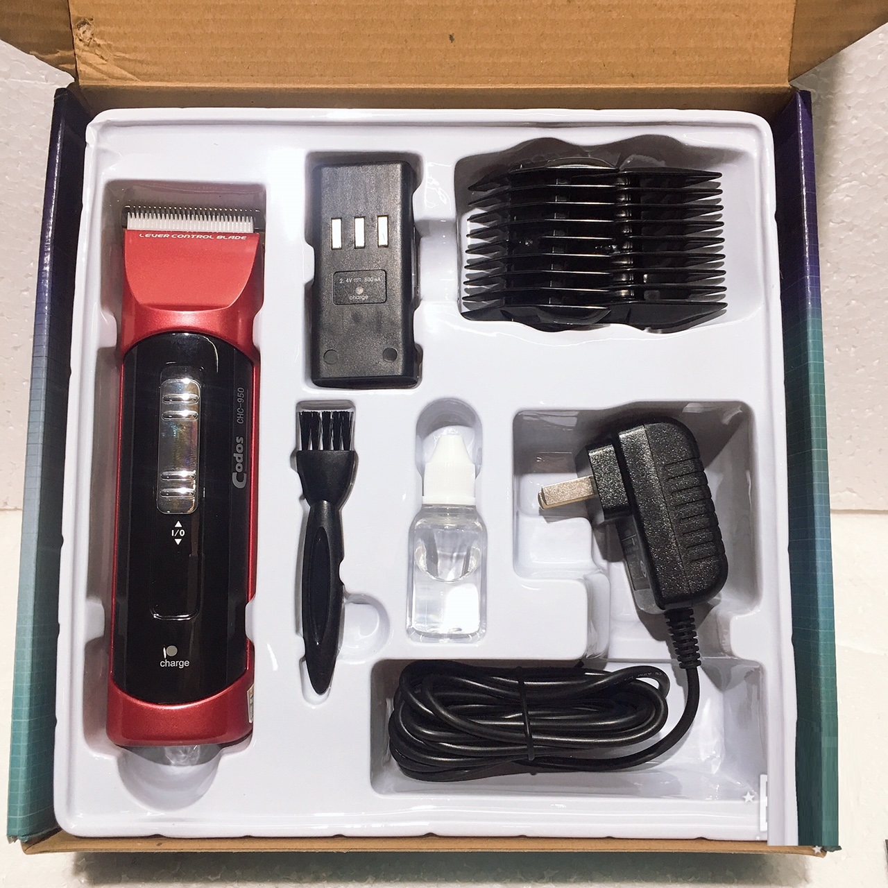 Tông đơ cắt tóc Codos CHC950 lưỡi răng bằng sứ không gỉ, sắc bén, vận hành êm ái, thiết kế chuyên nghiệp