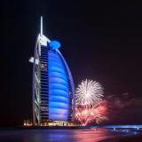 Mô hình khách sạn Burj Al Arab cao 15 cm (màu vàng rêu)