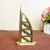 Mô hình khách sạn Burj Al Arab cao 15 cm (màu vàng rêu)