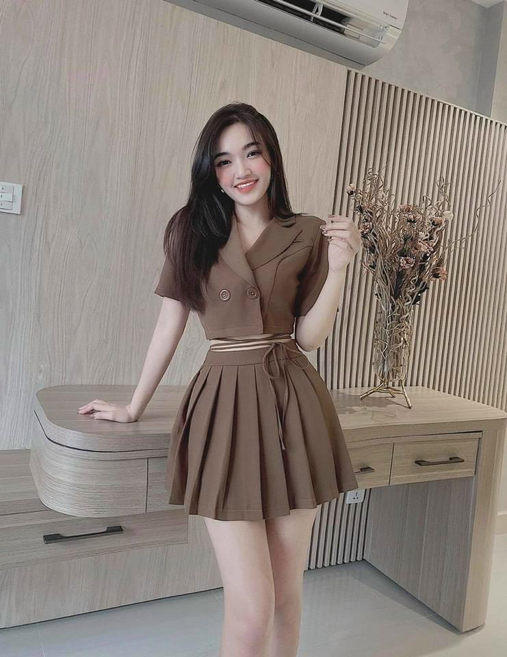 Set bộ áo croptop kèm chân váy cực xinh , chuẩn form , chất liệu tuyết mưa