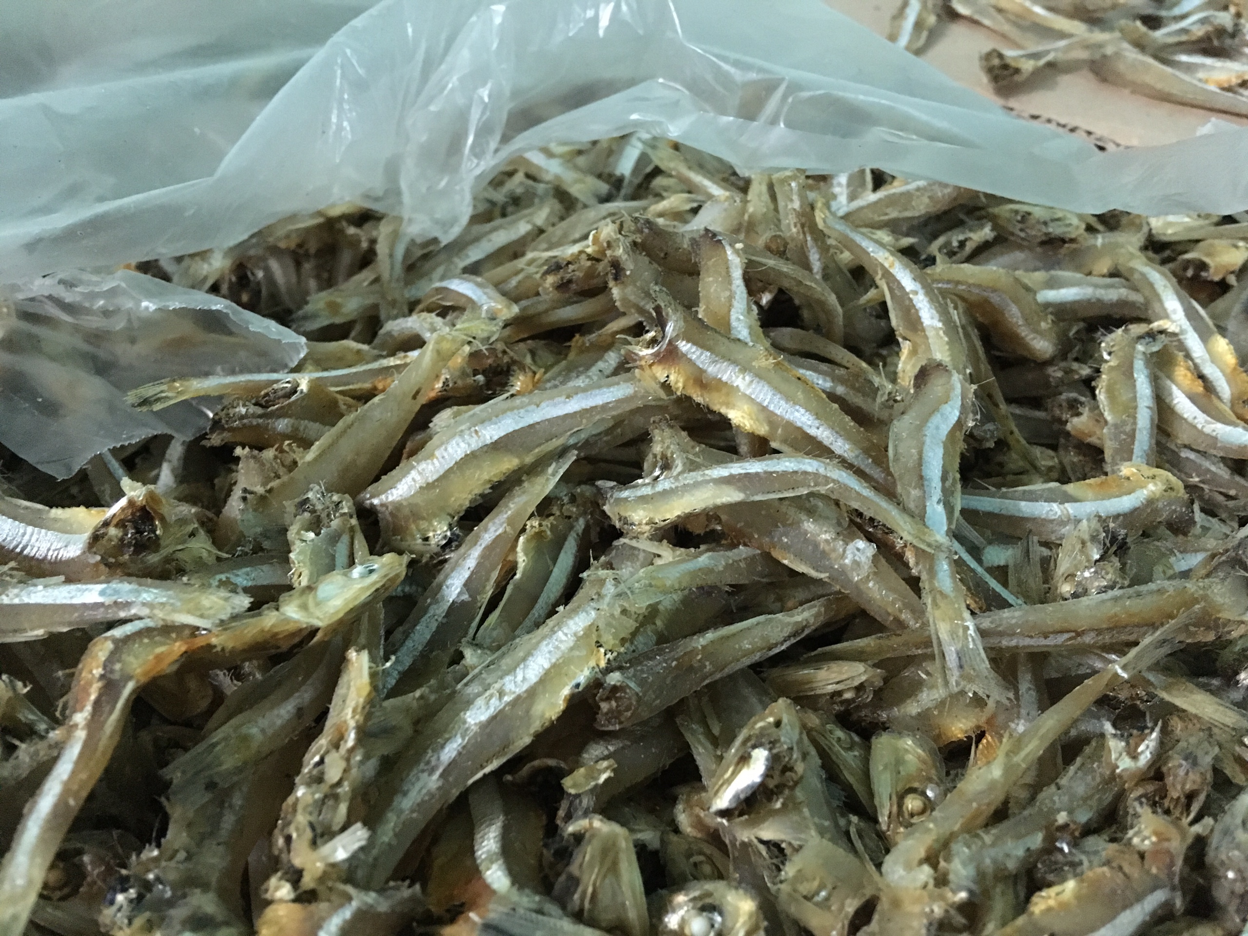 Khô cá cơm loại trung. 1KG khô cá cơm loại 2 không đầu giàu viatamin, chứa nhiều hàm lượng OMEGA-3. cam kết KHÔNG chất bảo quản, KHÔNG tẩy trắng, KHÔNG chứa phẩm màu. Đảm bảo vệ sinh anh toàn thực phẩm