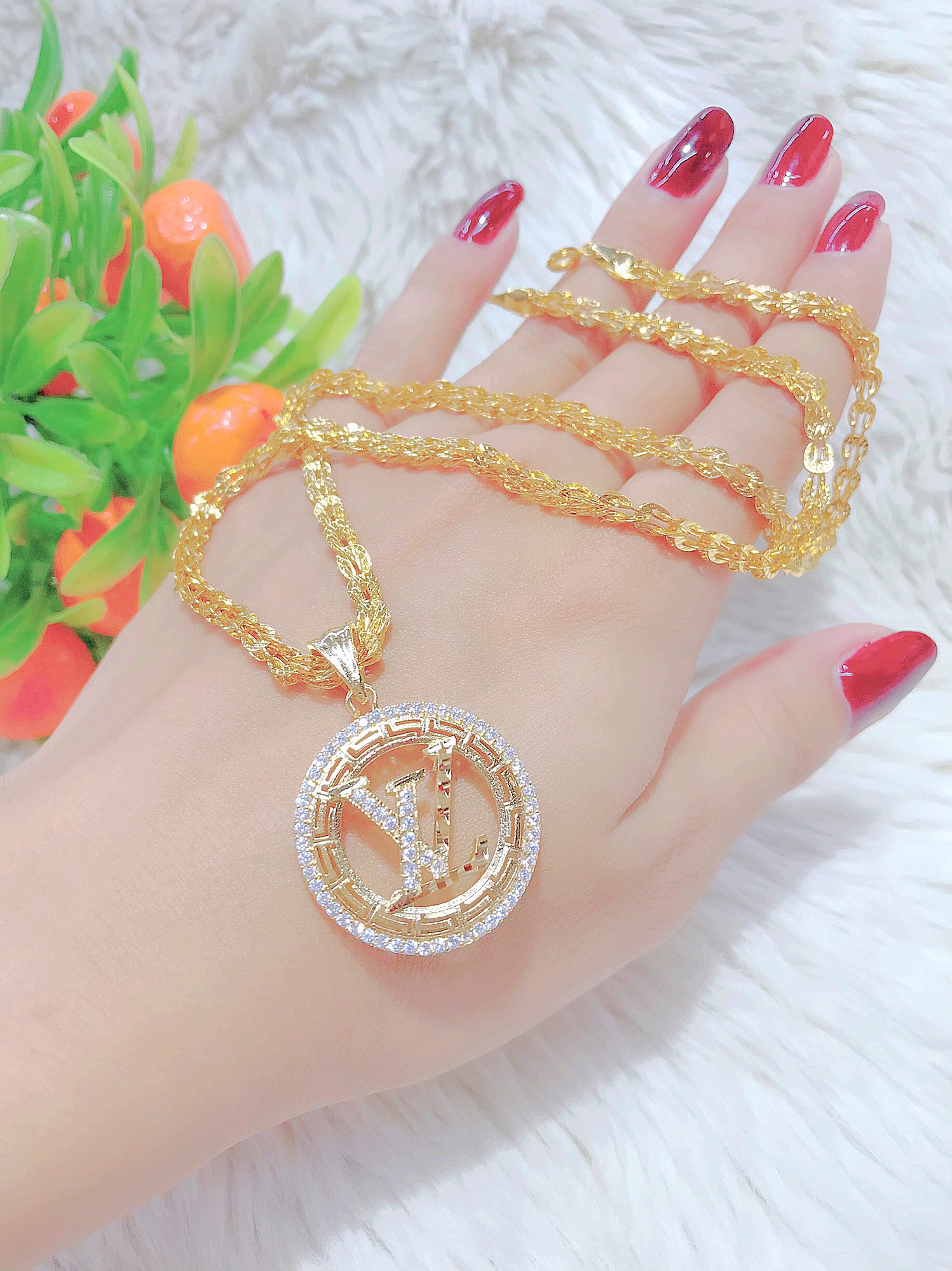 Dây chuyền nữ và mặt LV - D1705235 JURI SHOP - Cam Kết Không Đen, Không Dị Ứng ) Dùng Đi Tiệc - Bền Màu, Giống Vàng Thật 99%