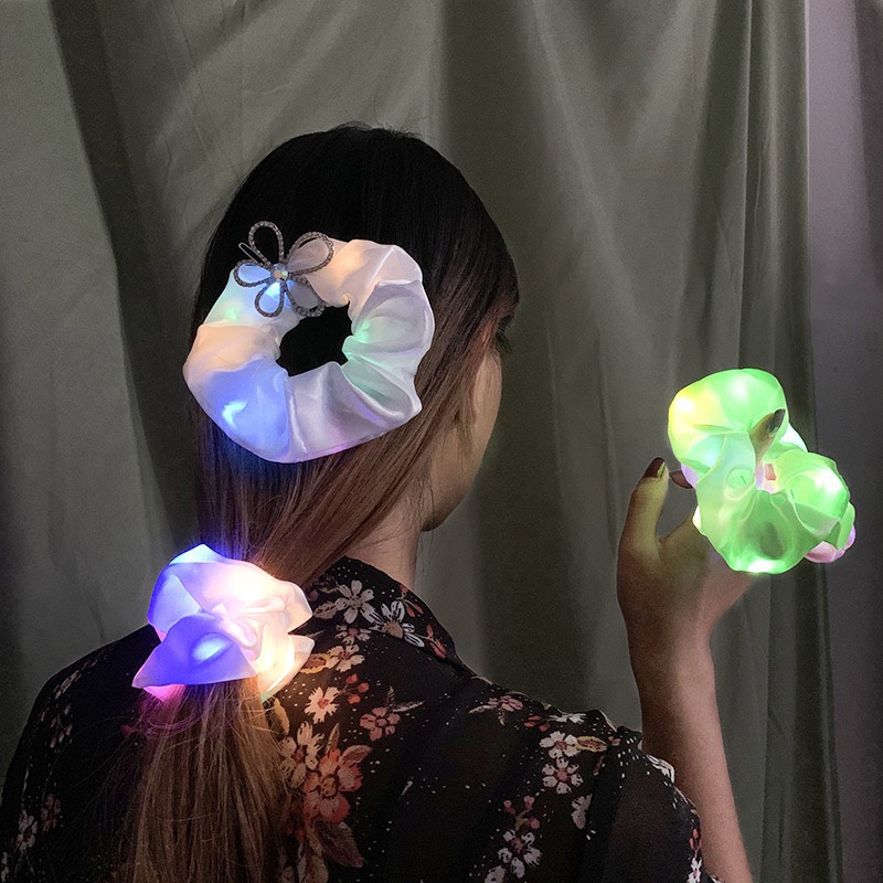 (HOT)Dây Buộc Tóc Scrunchies Phát Sáng kiểu Hàn Quốc Siêu Cute Bằng VảiCó Đèn Led Phát Sáng Trong Đêm Siêu Đẹp Dây Thun Co Giãn