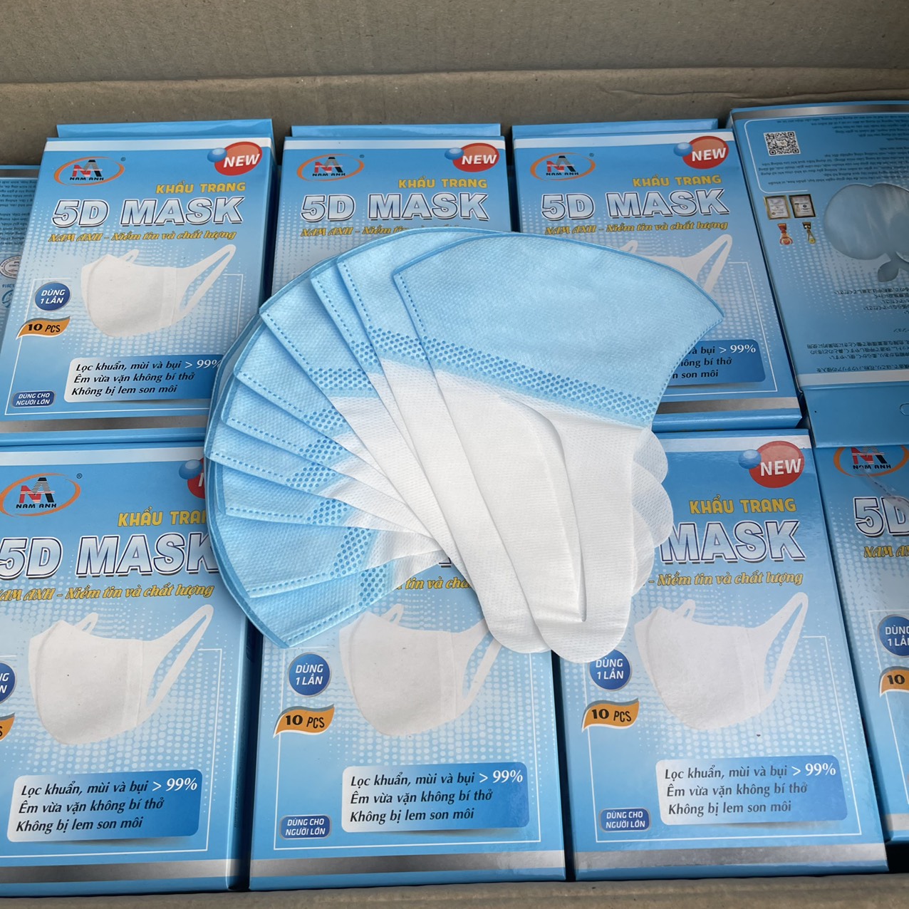 Hộp 10 cái khẩu trang y tế kháng khuẩn 3 lớp Famapro 5D Mask dây vải