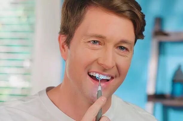 Máy Lấy Cao Răng Cầm Tay, Massage Lợi Tẩy Các Vết Vàng Ố Giúp Răng Miệng Chắc Khỏe Smr2 ( Công Nghệ USA Tặng Kèm 1 Đầu Đánh Bóng Răng)