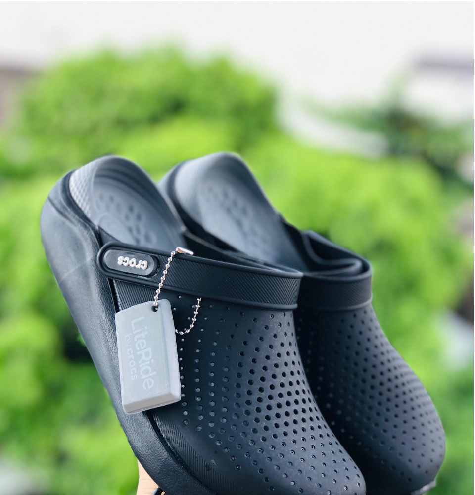 dép Sandal Crocs Literide clog Quai ngang bít đầu full đen chống hôi chân,  cá tính siêu nhẹ đi nắng đi mưa thoải mái - Ảnh chụp thật/ video tự quay |