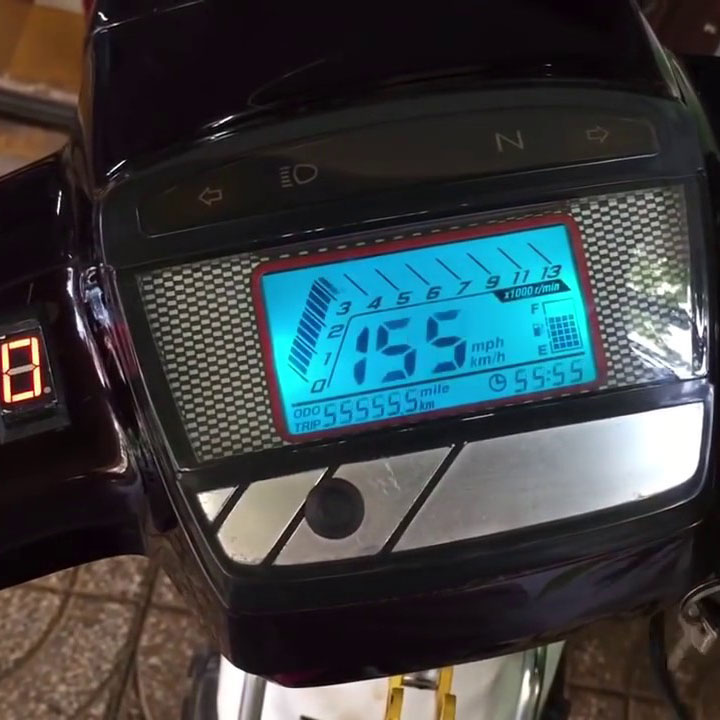 Đồng hồ điện tử LCD xe-dream hiển thị led 7 màu với nhiều tính năng hiện đại G285