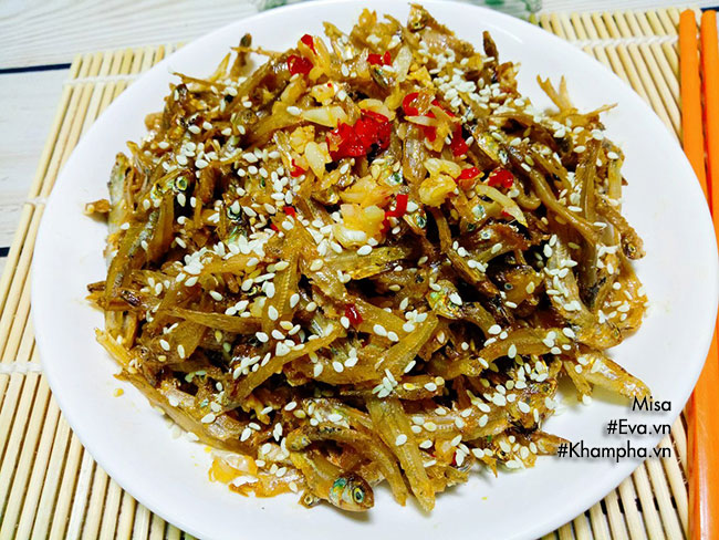 Khô cá cơm loại trung. 1KG khô cá cơm loại 2 không đầu giàu viatamin, chứa nhiều hàm lượng OMEGA-3. cam kết KHÔNG chất bảo quản, KHÔNG tẩy trắng, KHÔNG chứa phẩm màu. Đảm bảo vệ sinh anh toàn thực phẩm
