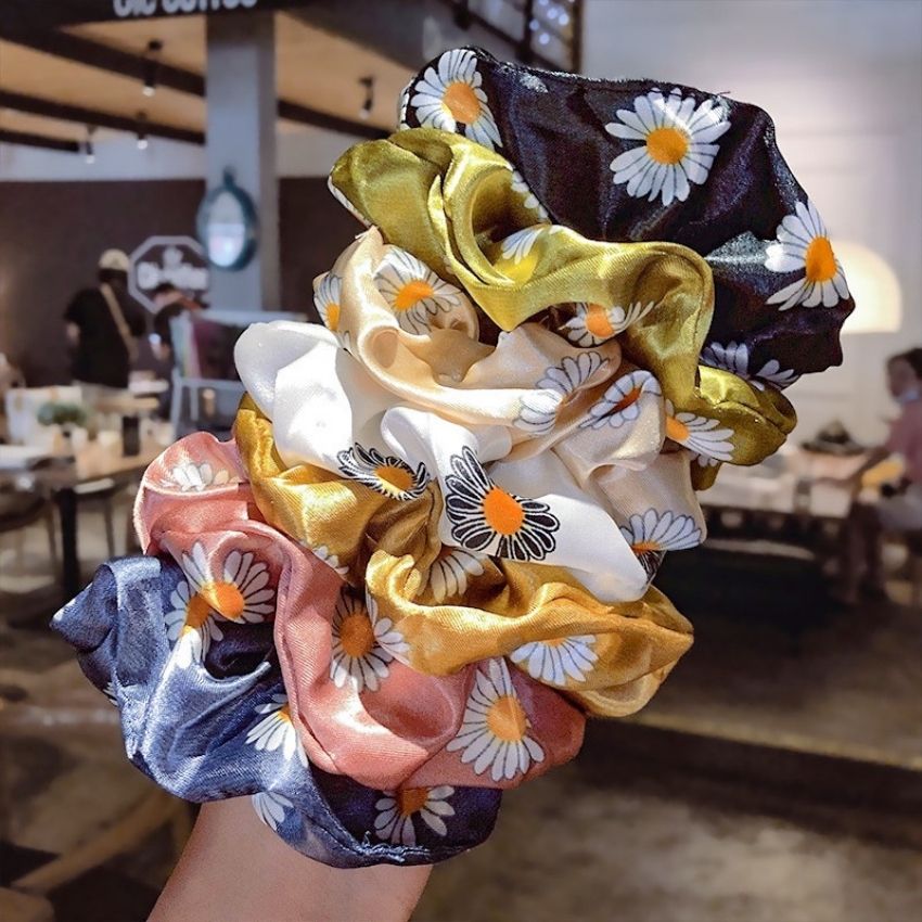 Dây Buộc Tóc Scrunchies Hoa Cúc Vải Satin Lụa Mềm Mại, Thun Co Giãn Siêu Bền, Phụ KIện Tóc Hàn Quốc Xinh Lung Linh Cho Phái Đẹp
