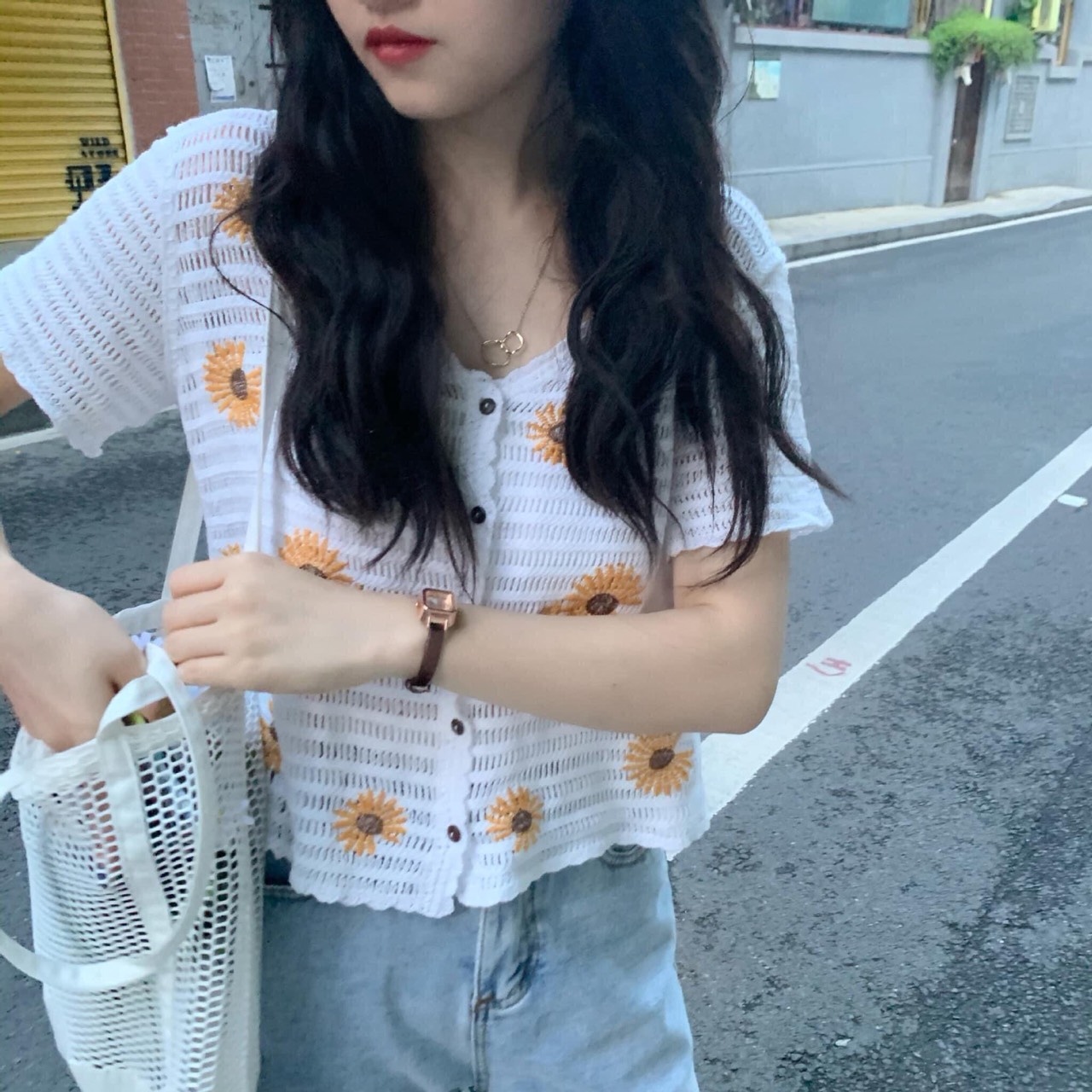 Áo len lửng hoa cúc, hàng QC L1 , chất len sợi đan lưới dáng croptop , thêu hoa cúc