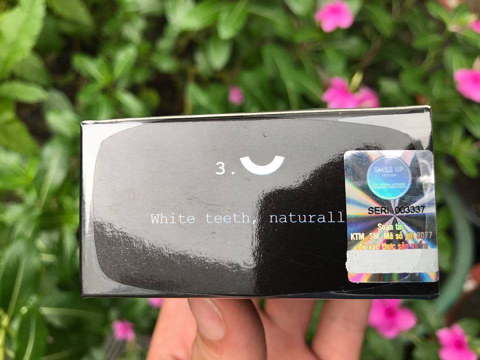 Than hoạt tính trắng răng SMILE UP loại bỏ ố vàng - thơm miệng 100G