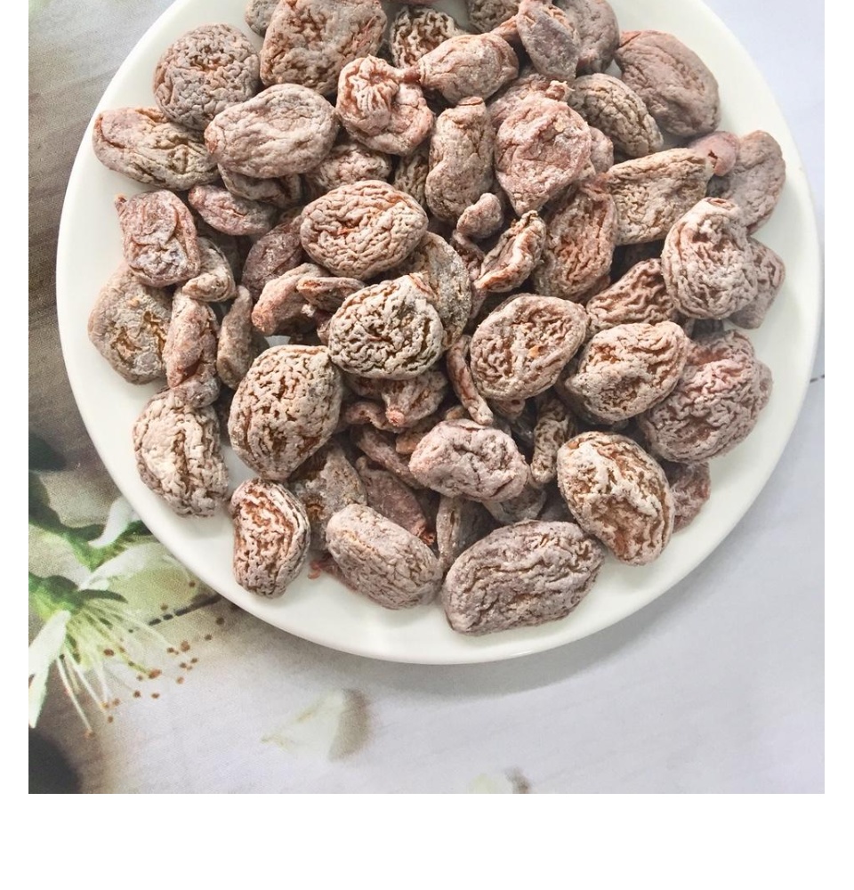 Tik turgan qiz sizni mushukchasini yalashga majbur qiladi