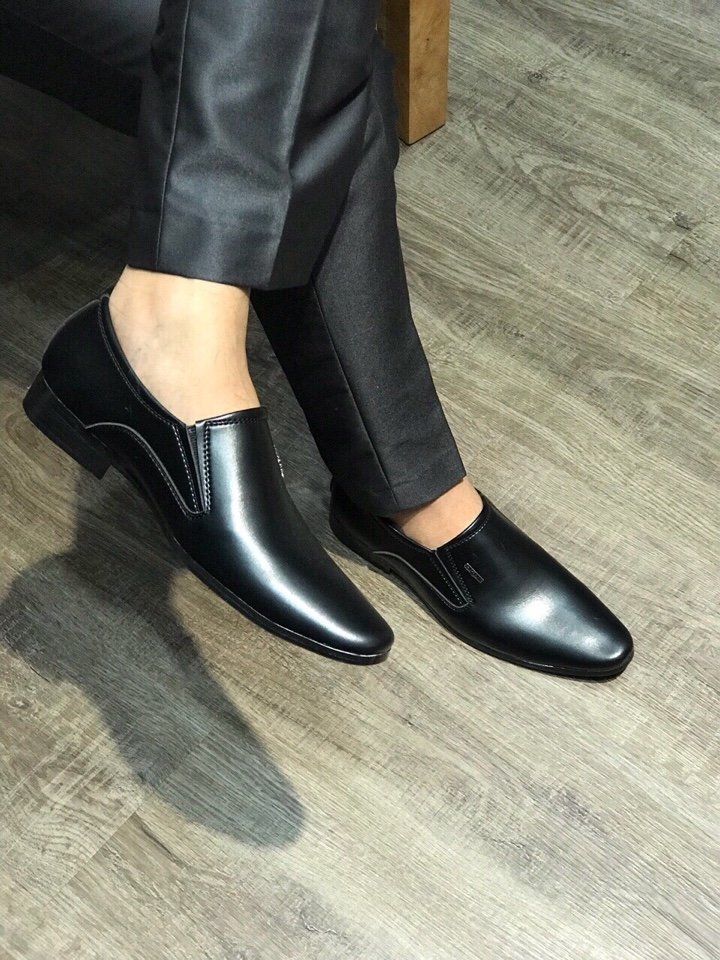 Giày thể thao, giày sneaker nam đen sọc đen đế đen