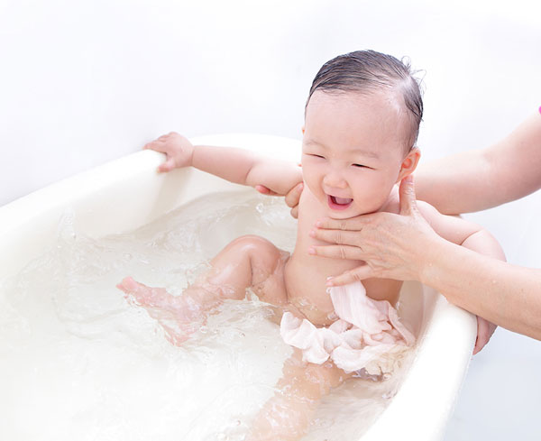 Sữa Tắm Gội Toàn Thân Cho Bé Dnee 800ml(màu xanh dương) Thái Lan