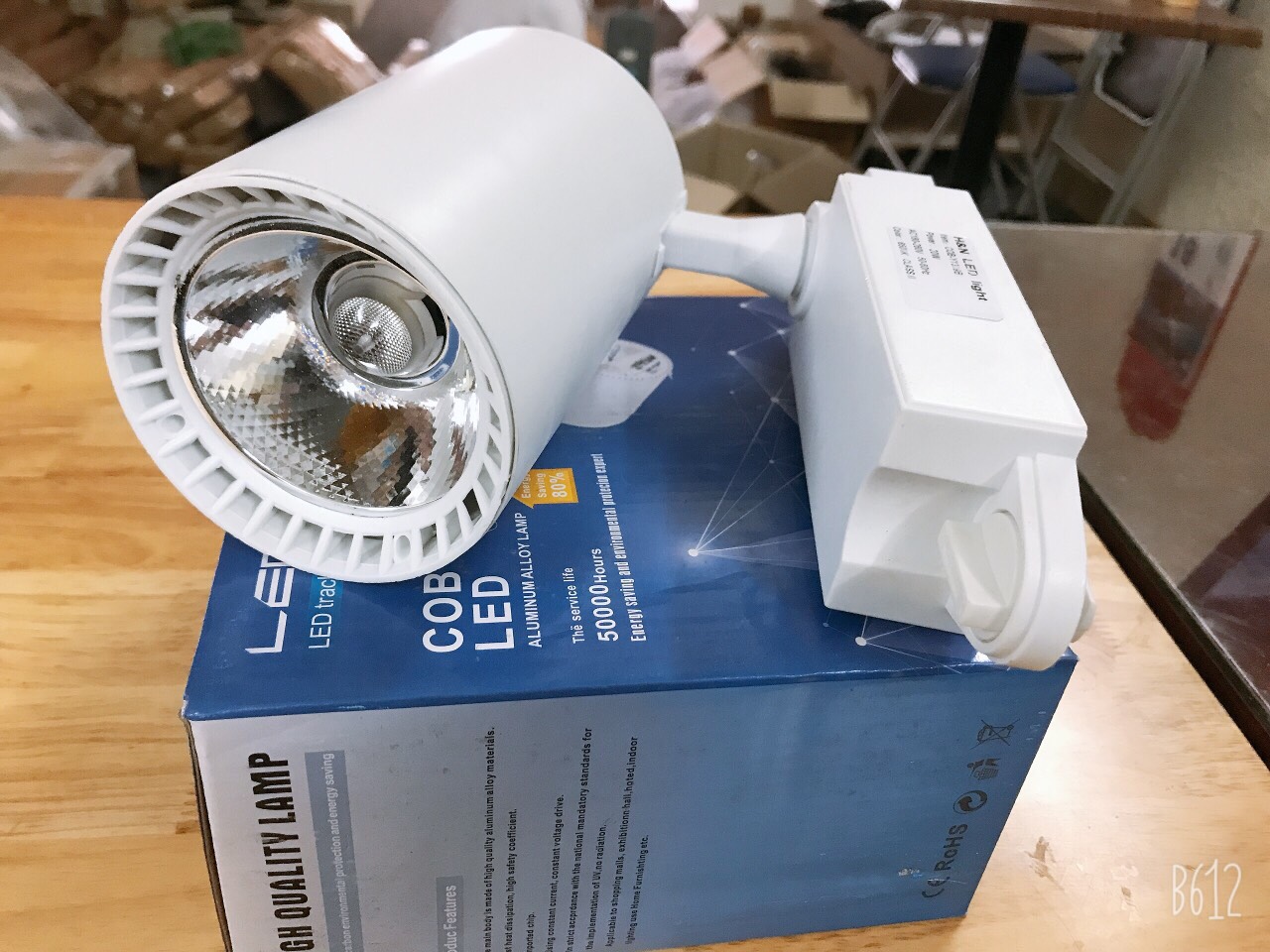 ĐÈN LED RỌI RAY CAO CẤP VỎ TRẮNG, ÁNH SÁNG TRUNG TÍNH, VHQ, CÔNG SUẤT 30W, ĐIỆN ÁP 90-220V, QUANG THÔNG 2000/3000, TẦN SUẤT 50HZ, SIÊU SÁNG, SIÊU BỀN, SIÊU TIẾT KIỆM ĐIỆN, SANG  TRỌNG, DÙNG NHÀ Ở, CỬA HÀNG, SHOP THỜI TRANG, NHÀ HÀNG, KHÁCH SẠN, SẢNH