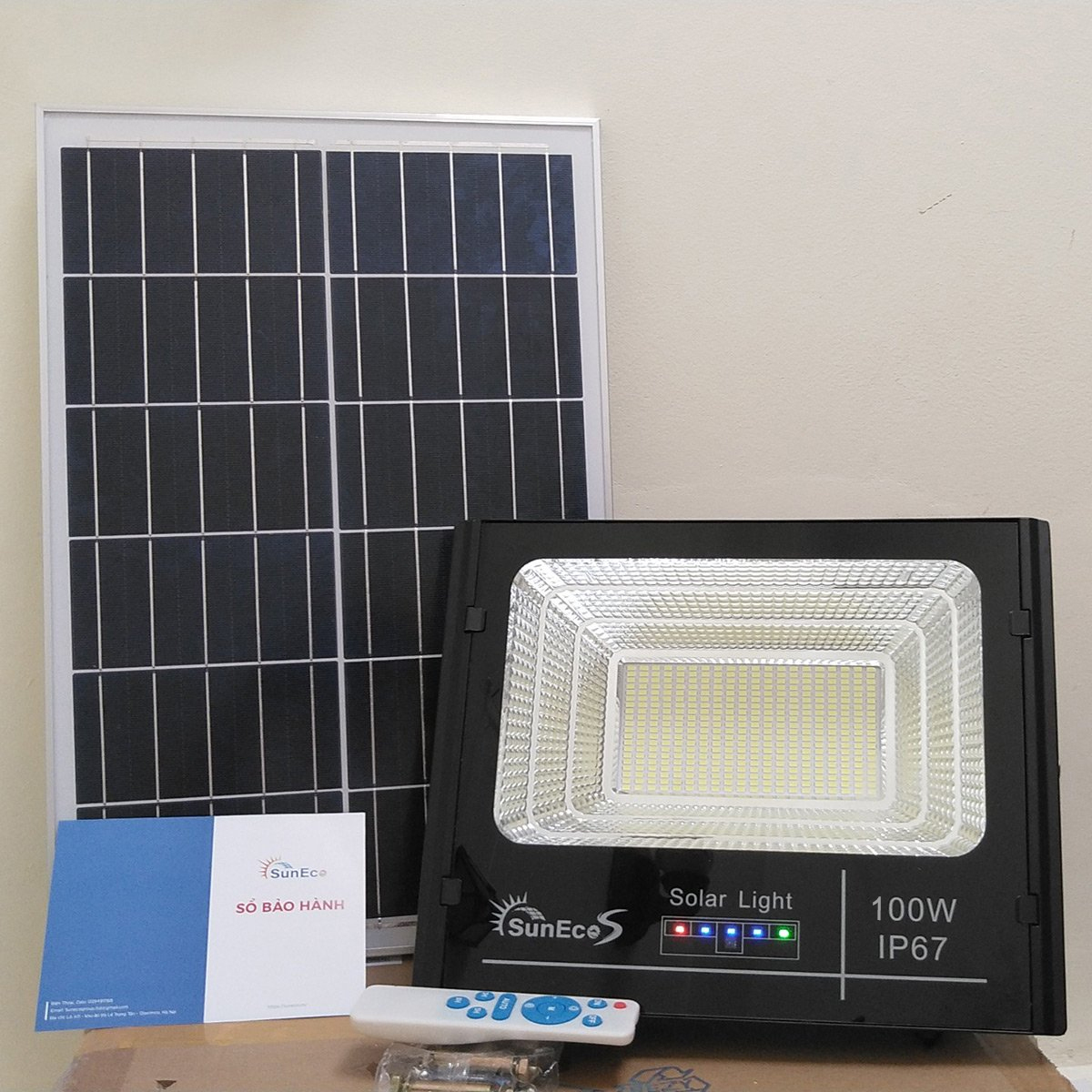 Đèn năng lượng mặt trời 100W SUNECO [ CÓ BÁO PIN ] , đèn pha led năng lượng mặt trời Kèm tấm pin rời có remote điều khiển từ xa tiện lợi và thông minh, cảm biến tự động, dây nối 5m, thời gian sáng 10 - 14h, bảo hành 24 tháng