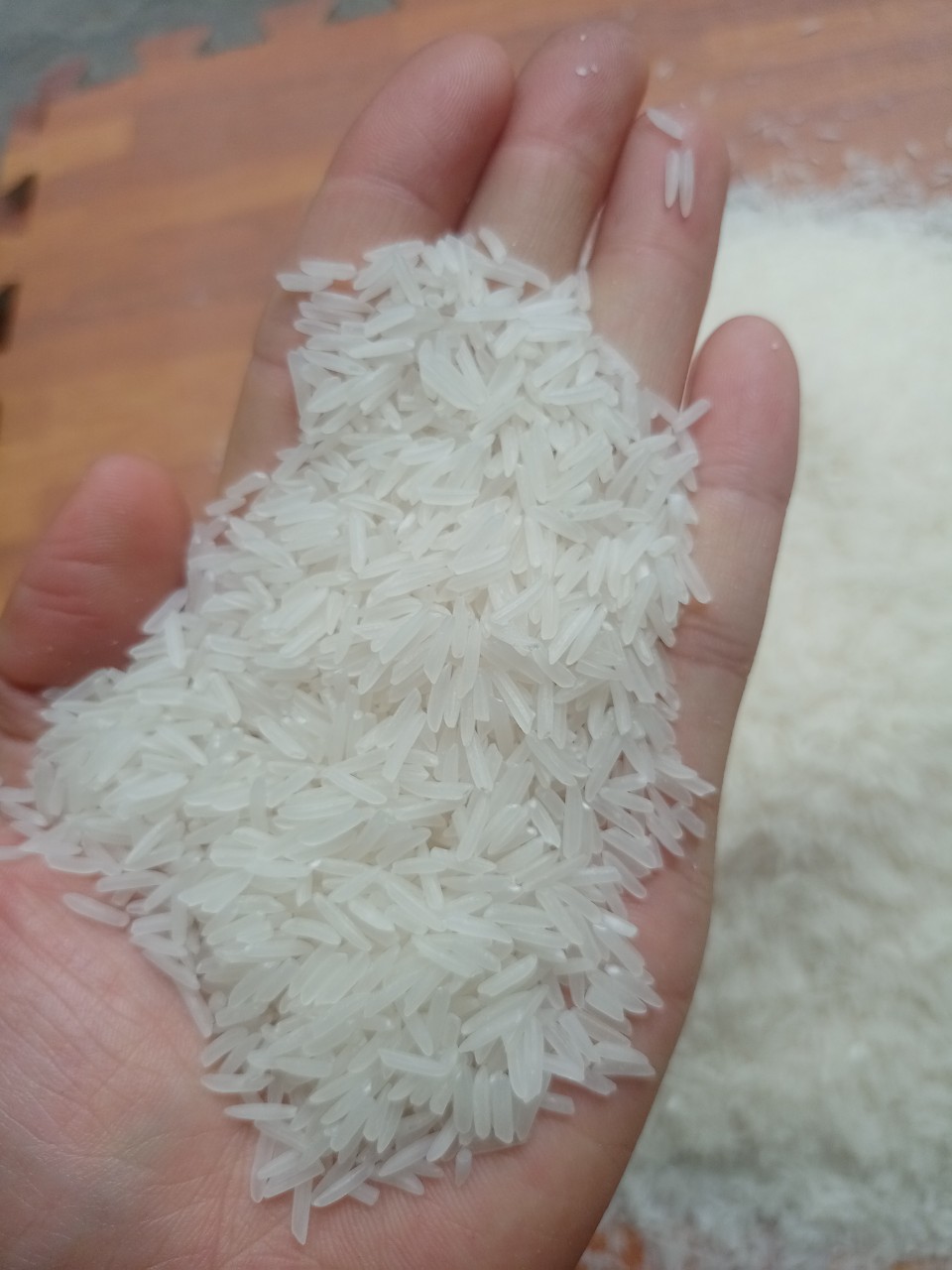 Gạo ST25 lúa tôm thơm ngon thượng hạng DNTN Tân Hiệp Thành cơm ngon, ngọt, trắng, dẻo, dai cơm phân phối tại Minimart Songchi. Bữa ăn ngon cho gia đình bạn