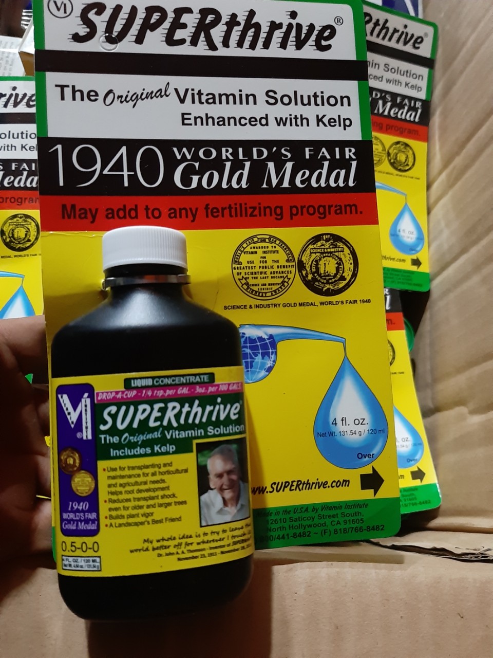 Đèn lồng bẫy ruồi vàng kèm thuố.c