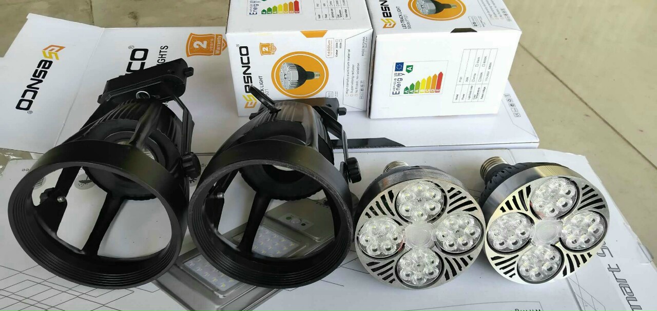 Đèn Rọi Par30 25w Thương hiệu nổi tiếng Esnco Siêu sáng Siêu bền chuyên dùng cho phòng trưng bày Cửa hàng Show room Thiết kế nội thất