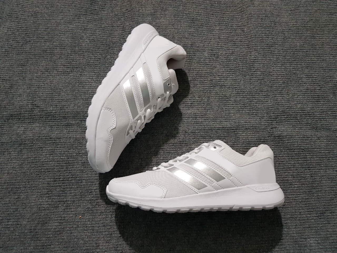 Giày thể thao, giày sneaker nam đen sọc đen đế đen